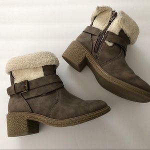 Stevie’s Stone Girls Size 13 Boots